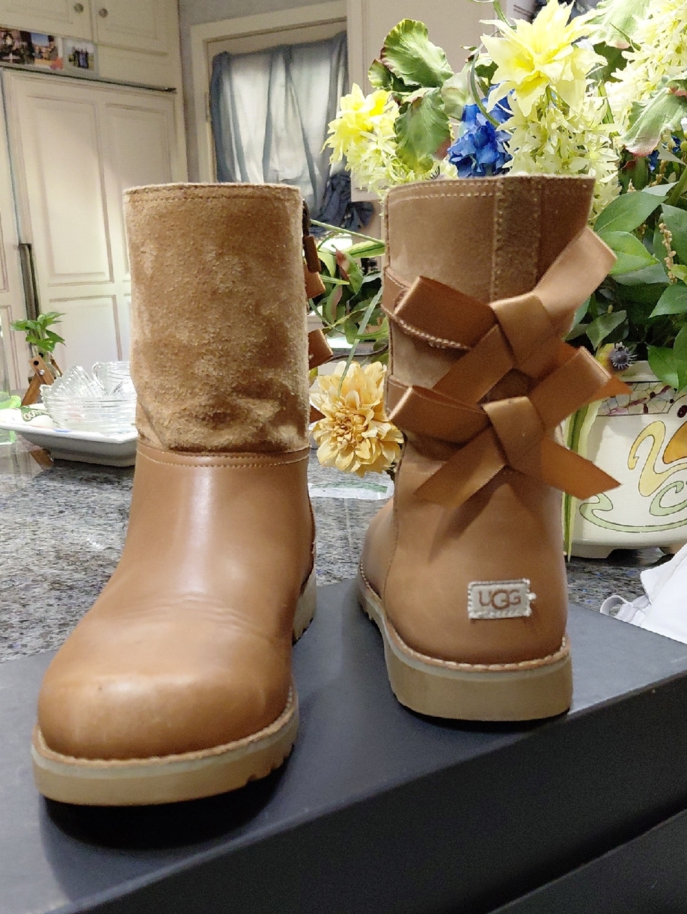 "UGG" TARA Sz.6 Women's Chestnut Leather & Suede Bailey-Bow  Boots